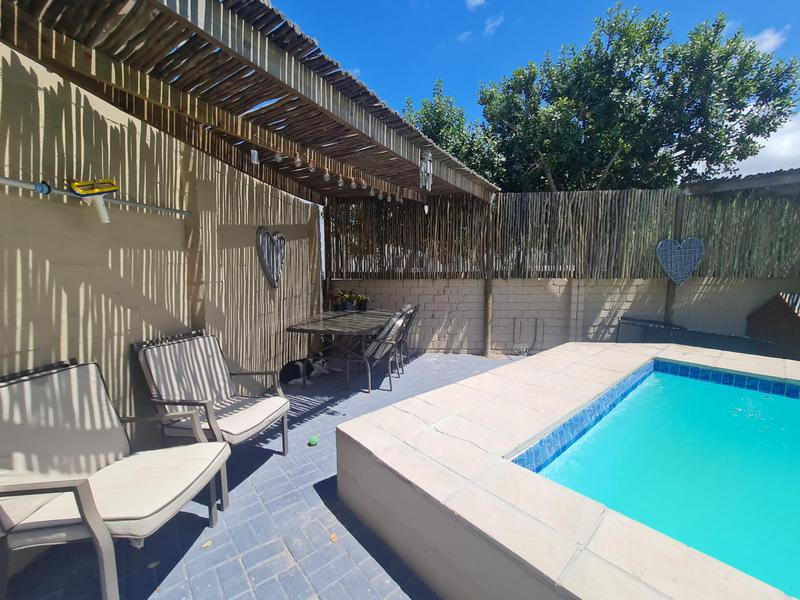 4 Bedroom Property for Sale in Myburgh Park Western Cape